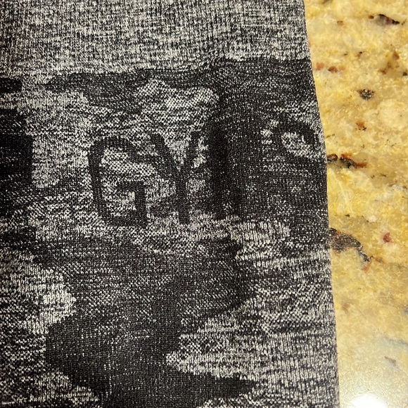 Gym shark used leggings - Picture 2 of 4